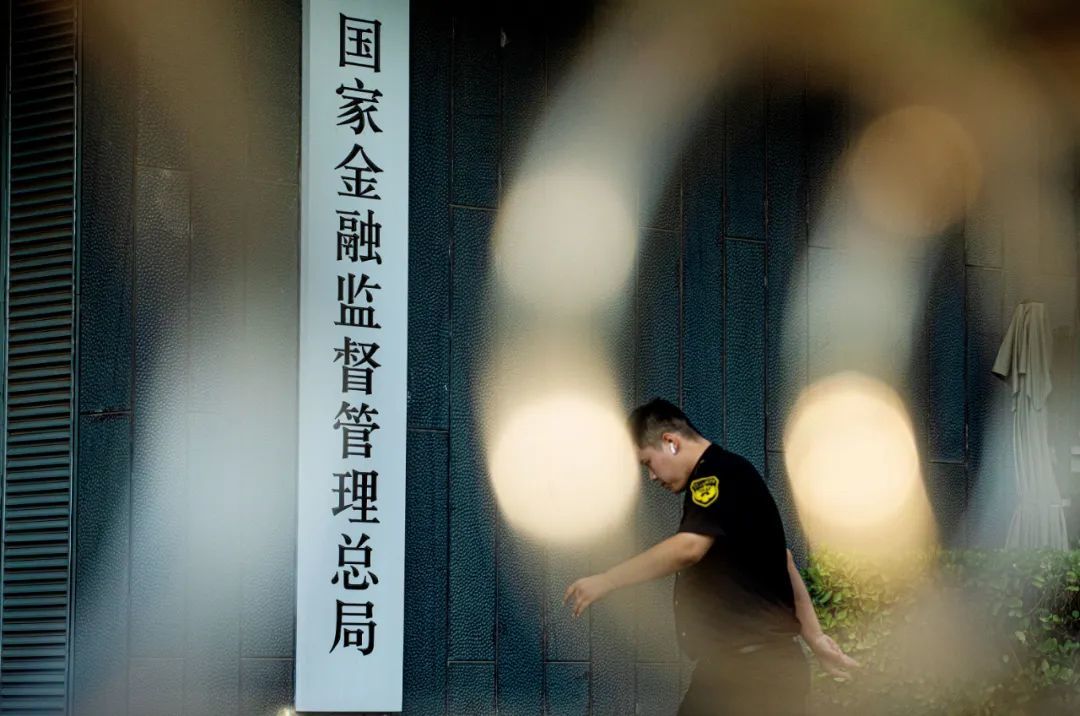 据国家金融监督管理总局最新数据,2023年一季度银行业消费投诉10.49万件,其中个人贷款业务投诉5.98万件,占投诉总量的57%,其中不乏“代理投诉维权”“代理征信修复”“反催收联盟”等黑灰产行为。
