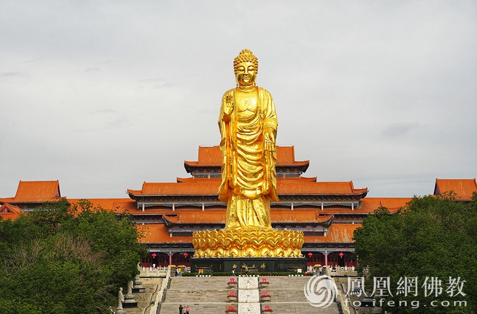 打卡乌鲁木齐红光山大佛寺:近距离感受西北第一大佛的庄严神圣