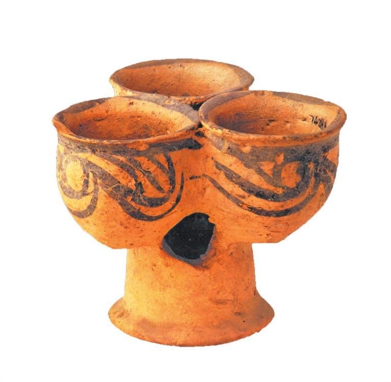 旋纹圈足三联彩陶杯