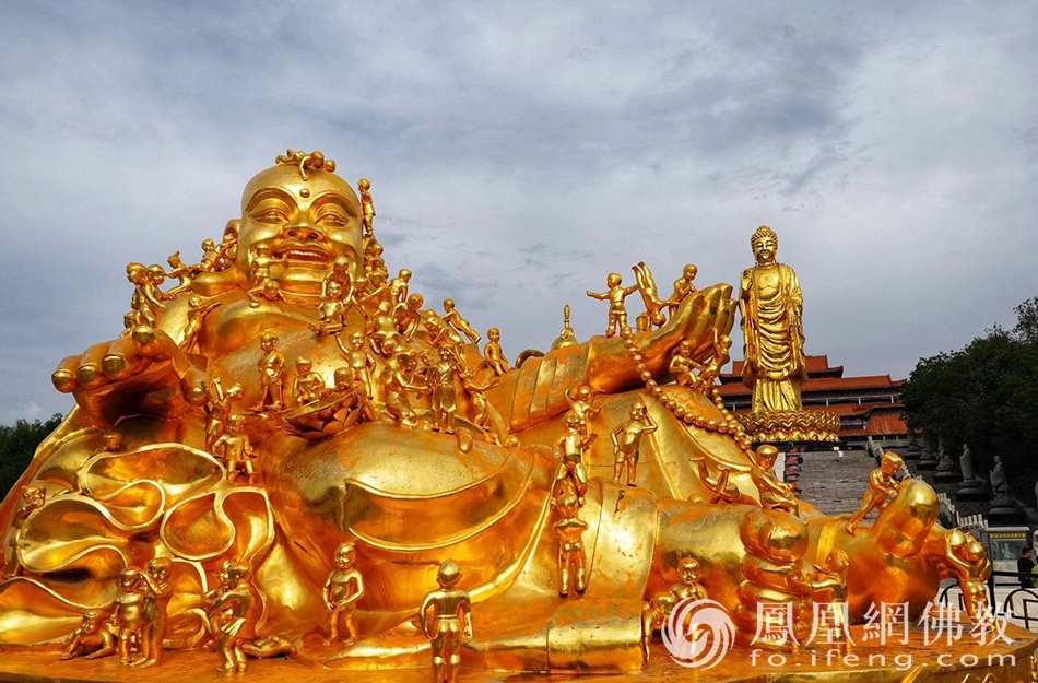 打卡乌鲁木齐红光山大佛寺:近距离感受西北第一大佛的庄严神圣