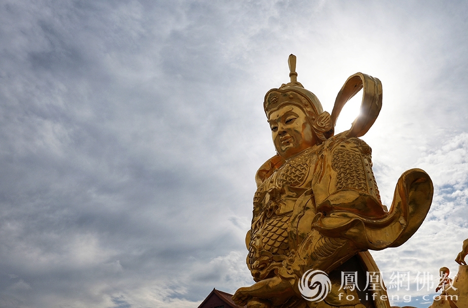 打卡乌鲁木齐红光山大佛寺:近距离感受西北第一大佛的庄严神圣
