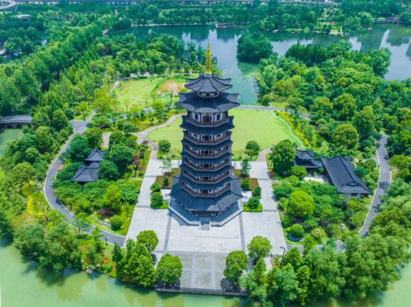 河清岸绿好风光！走，出门散步去