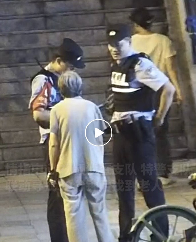 合肥街头这一幕 引得网友热泪盈眶