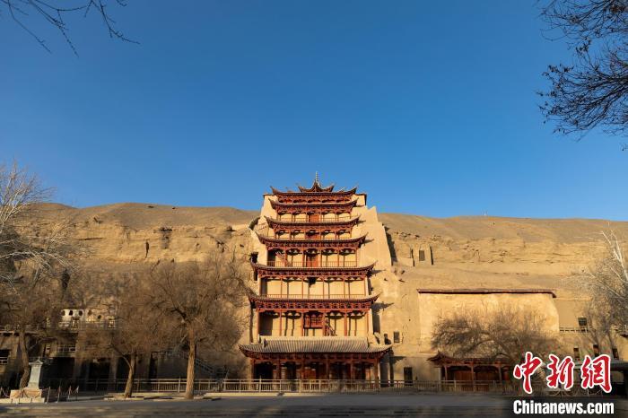 敦煌莫高窟标志性建筑九层楼，即第96号窟 敦煌研究院供图