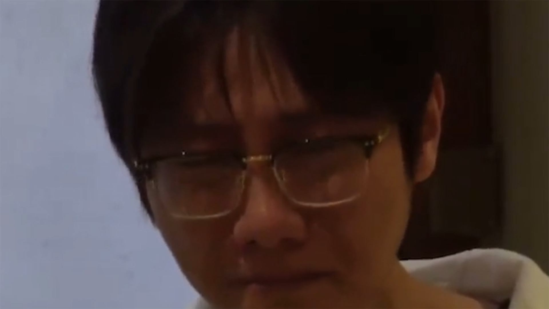 吉林舒兰副市长骆旭东在抗洪中牺牲，其子受访时表示：爸爸为民奉献，“是一个真正的英雄”