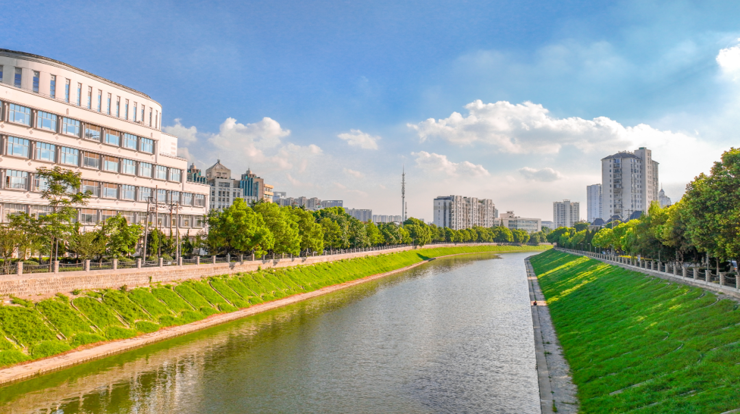 南淝河水清岸绿。