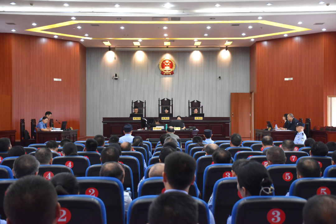 吉安市公安局法制支队原支队长刘翔受贿、徇私枉法、洗钱一案一审开庭审理