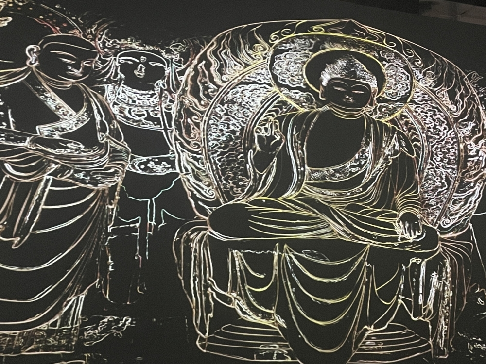 ▲8月15日,《遇见敦煌》光影展现场佛像。见习记者 姚伟民 摄