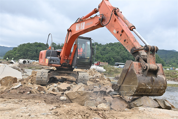 舒兰市水毁公路全部抢通