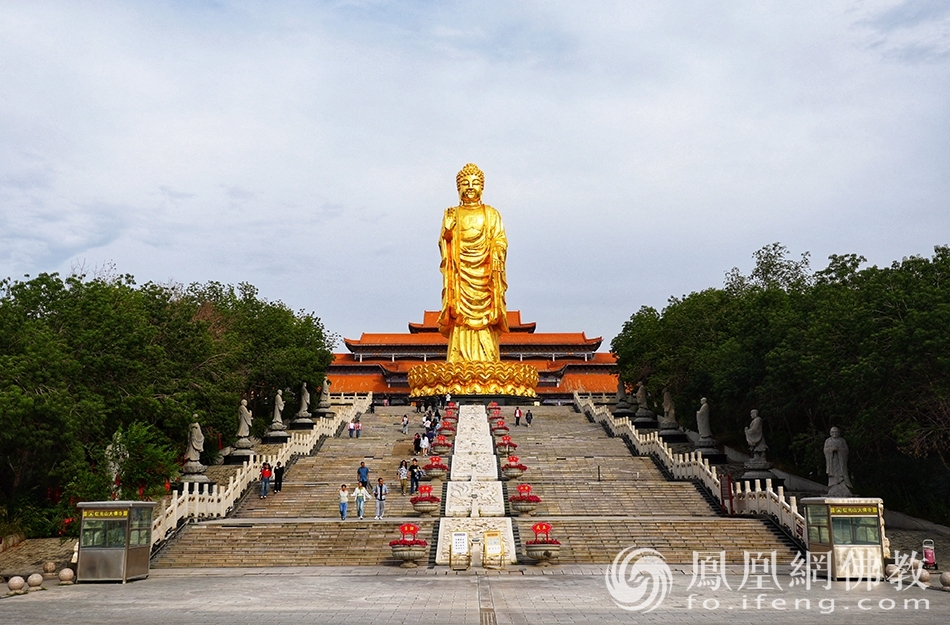 打卡乌鲁木齐红光山大佛寺:近距离感受西北第一大佛的庄严神圣