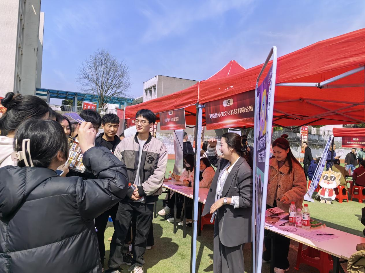 2023年雨花区高校毕业生就业服务季活动现场