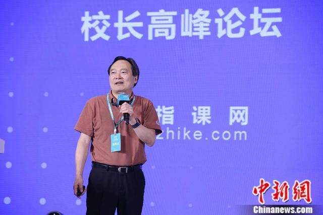 图为江苏金陵中学校长孙夕礼