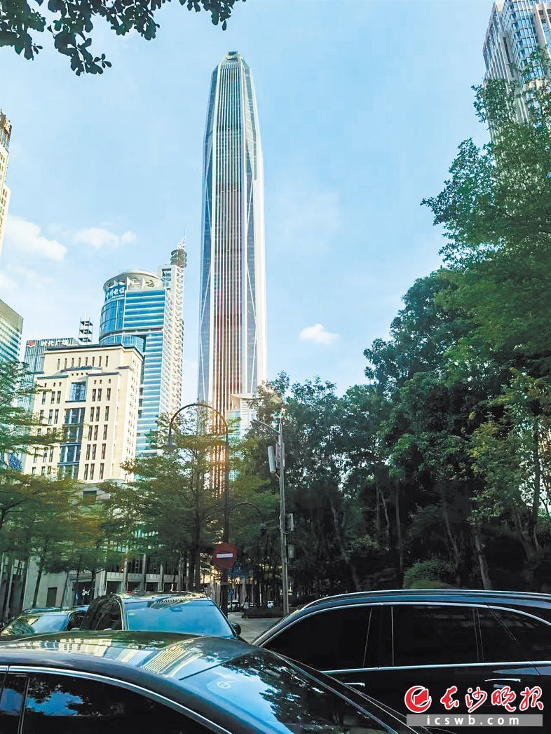 在深圳，科技创新最深沉的动力来自于企业，企业特别是民营企业是创新的主体，是推动科技创新的生力军。 均为长沙晚报全媒体记者 吴鑫矾 伍玲 摄影报道