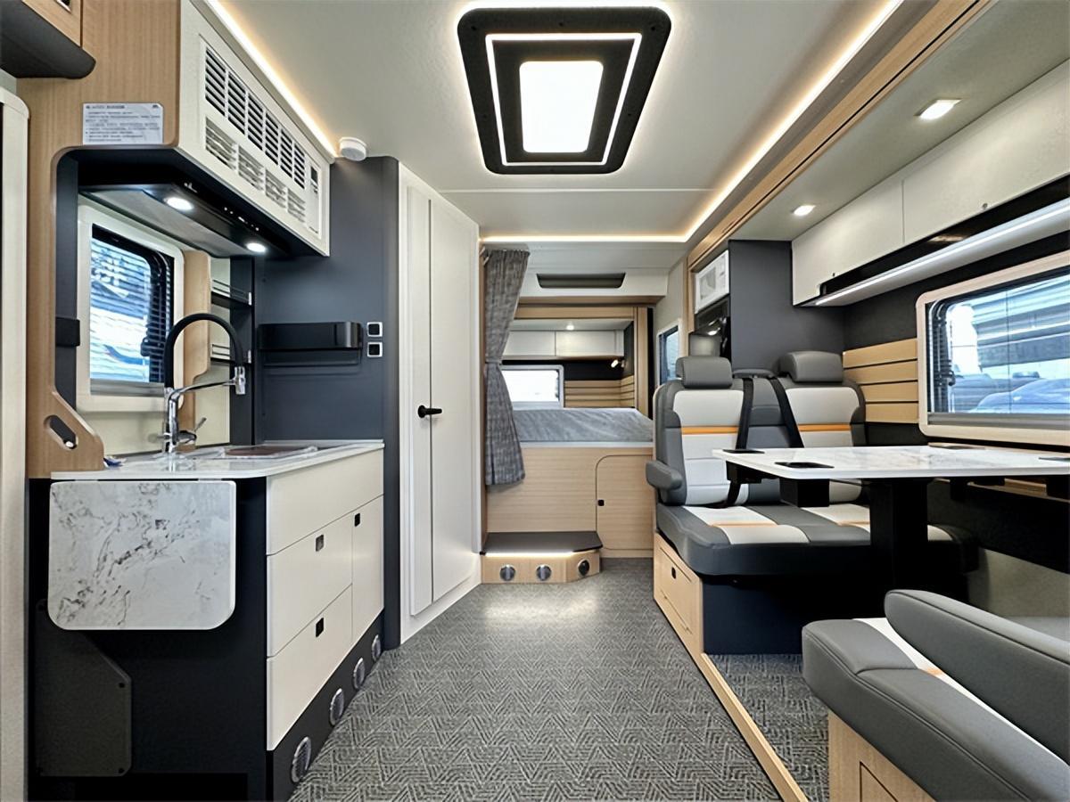 宇通c533豪华版双拓展房车上海现车