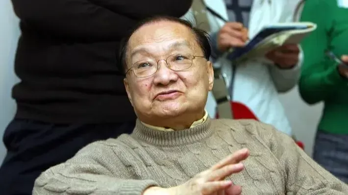 金庸为修订后的《倚天屠龙记》写下后记，一番话尽显丧子之痛