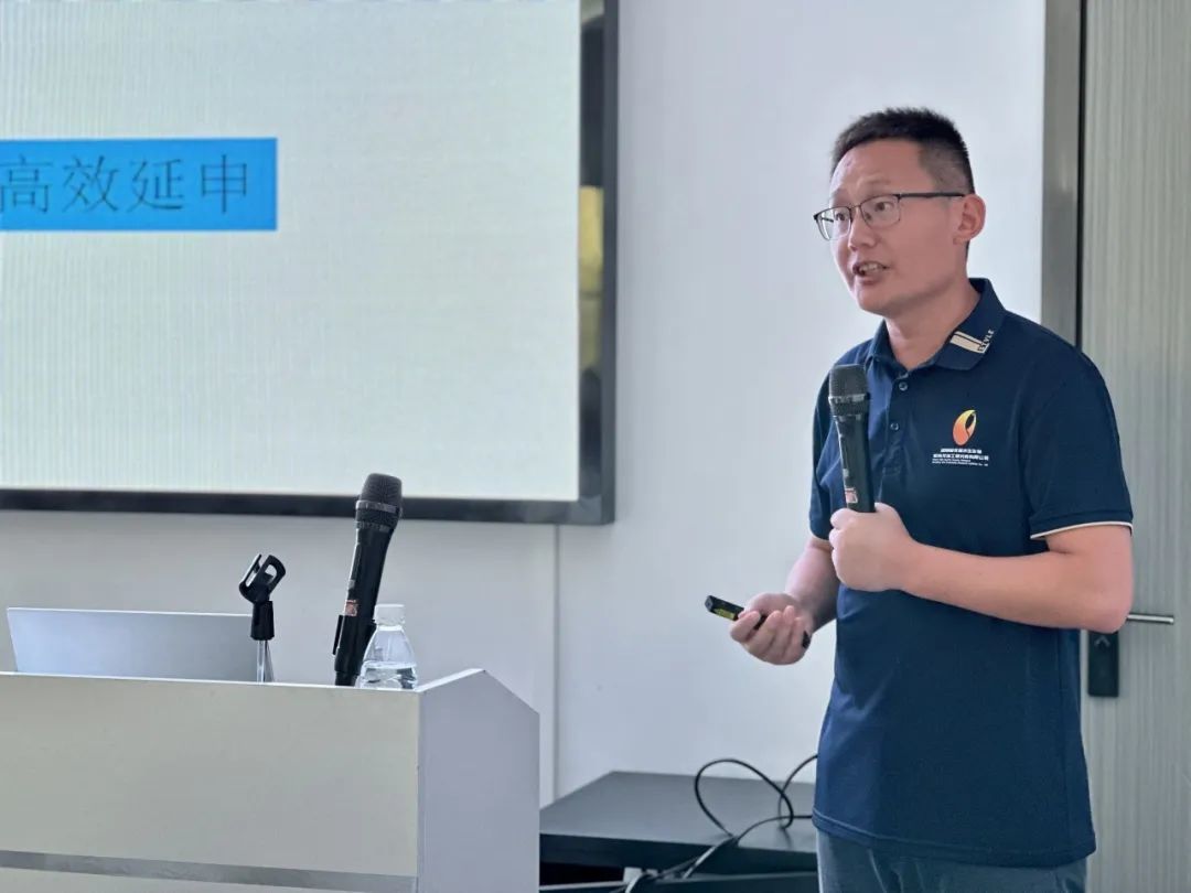 李斌博士讲解清溪村农业发展模式。