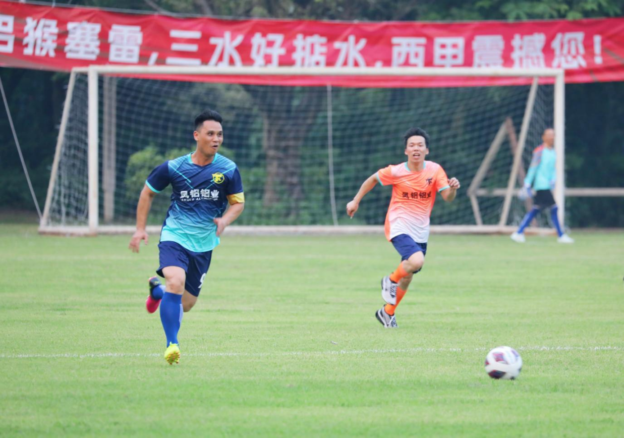 8月3日，凤铝铝业三水园区组织产业职工内部足球联赛。王颖尧/摄