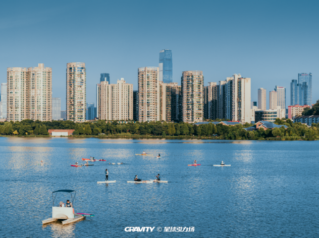 河清岸绿好风光！走，出门散步去