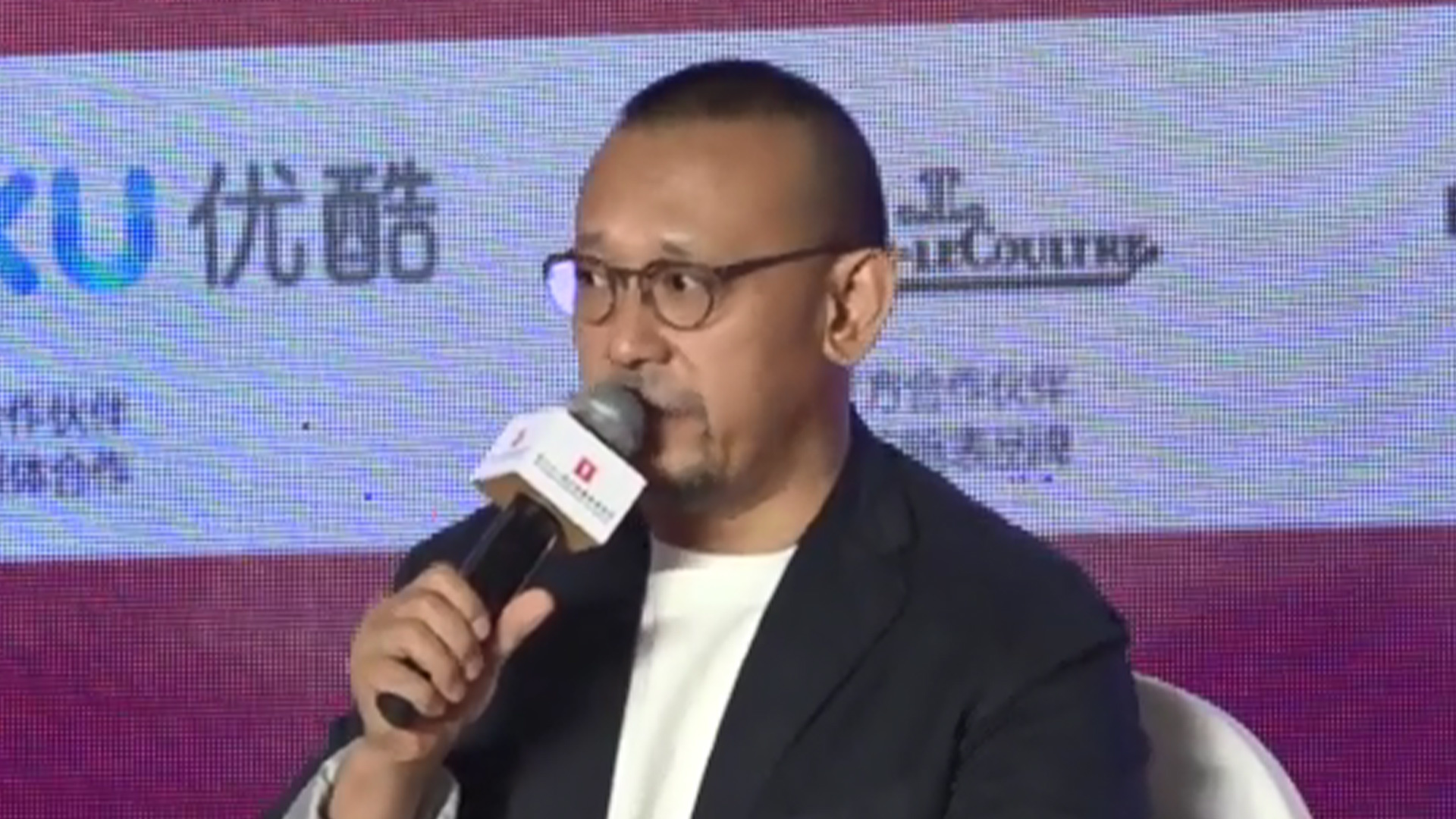 姜文:我要用电影让世界都知道日本人曾做过什么_凤凰网视频_凤凰网