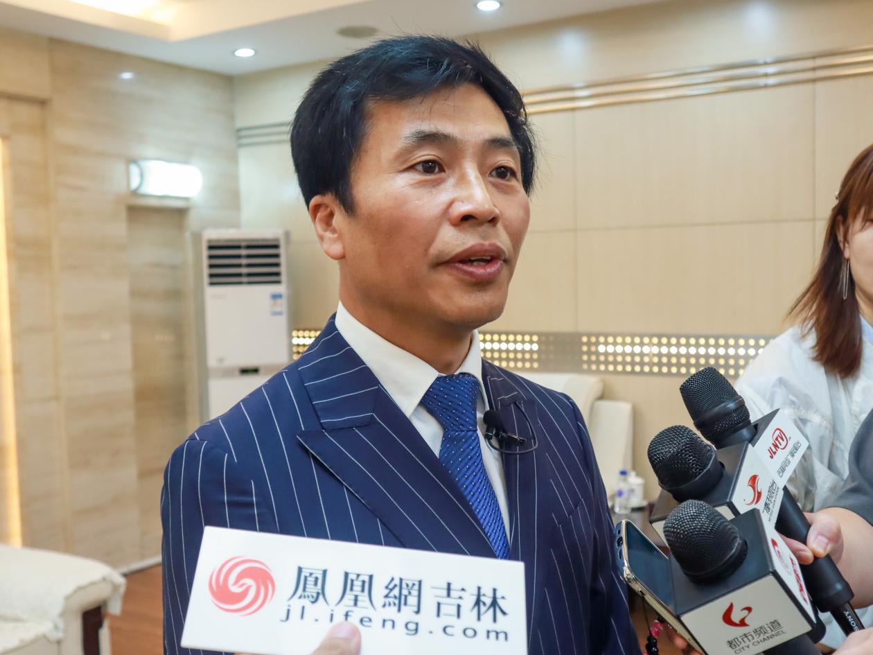吉林省商务厅欧亚处处长李壮介绍俄罗斯商务日筹备相关情况。 凤凰网吉林 龙晓宁/摄
