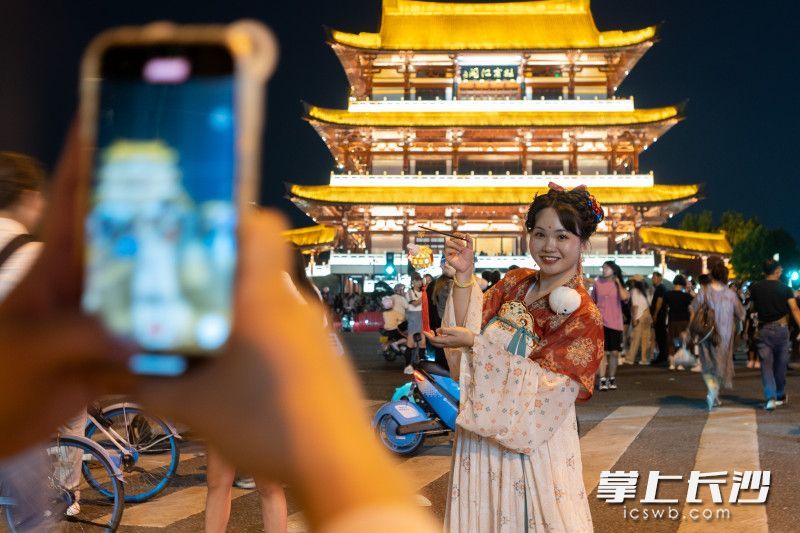 “外地游客自创长沙景点”又上新了！