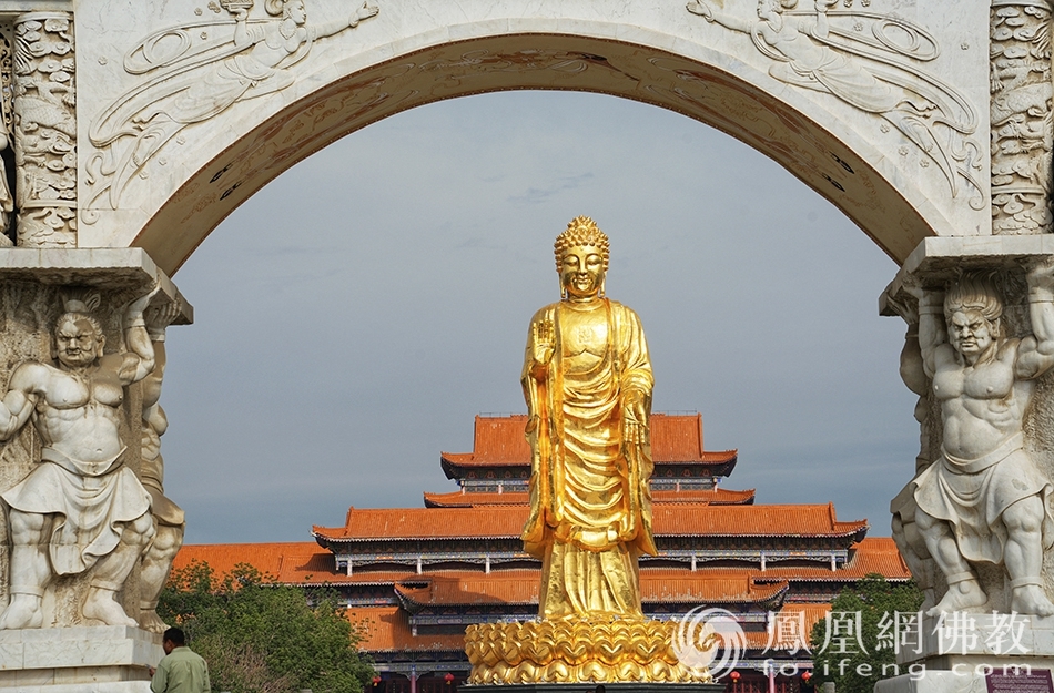 打卡乌鲁木齐红光山大佛寺:近距离感受西北第一大佛的庄严神圣