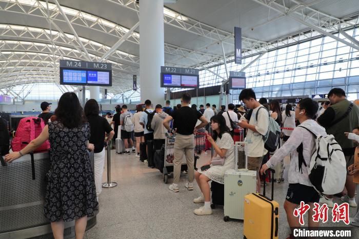 南航在西安咸阳国际机场每日保障出港旅客量超过了8500人次。南航西安分公司 供图
