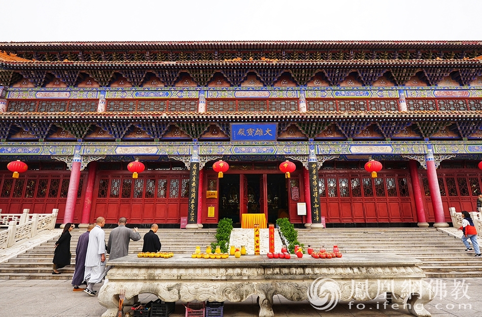 打卡乌鲁木齐红光山大佛寺:近距离感受西北第一大佛的庄严神圣