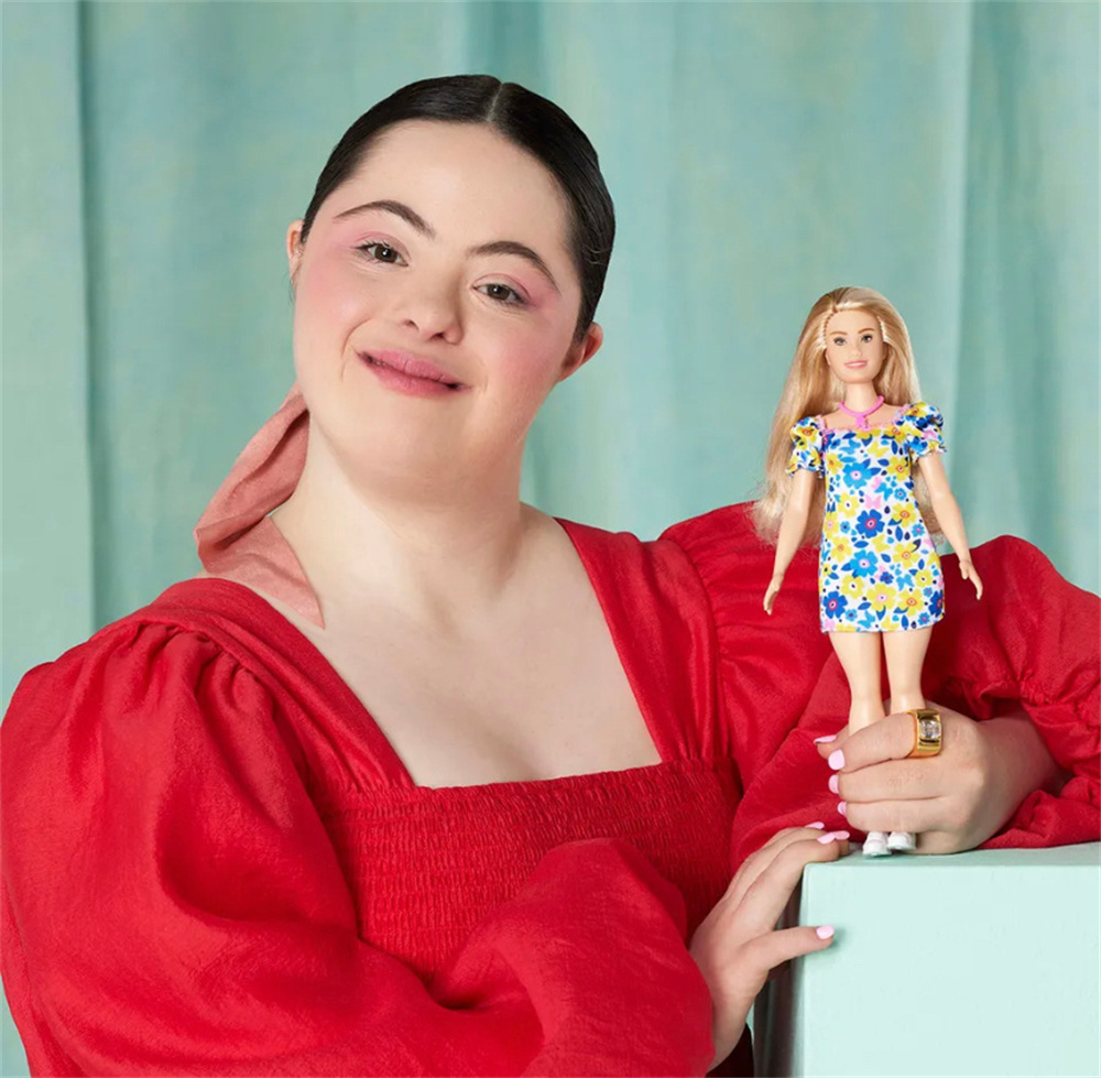 今年推出的唐氏综合征芭比娃娃