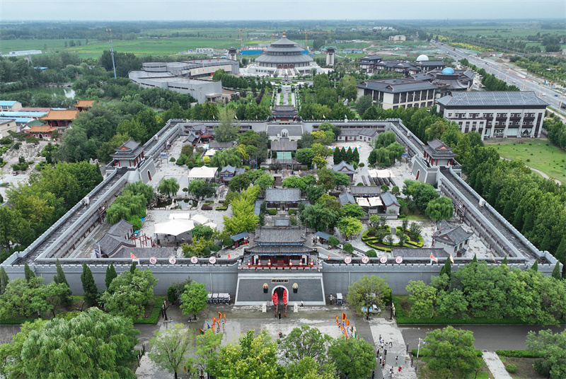 这是8月12日拍摄的河北省沧州市吴桥杂技大世界景区（无人机照片）。