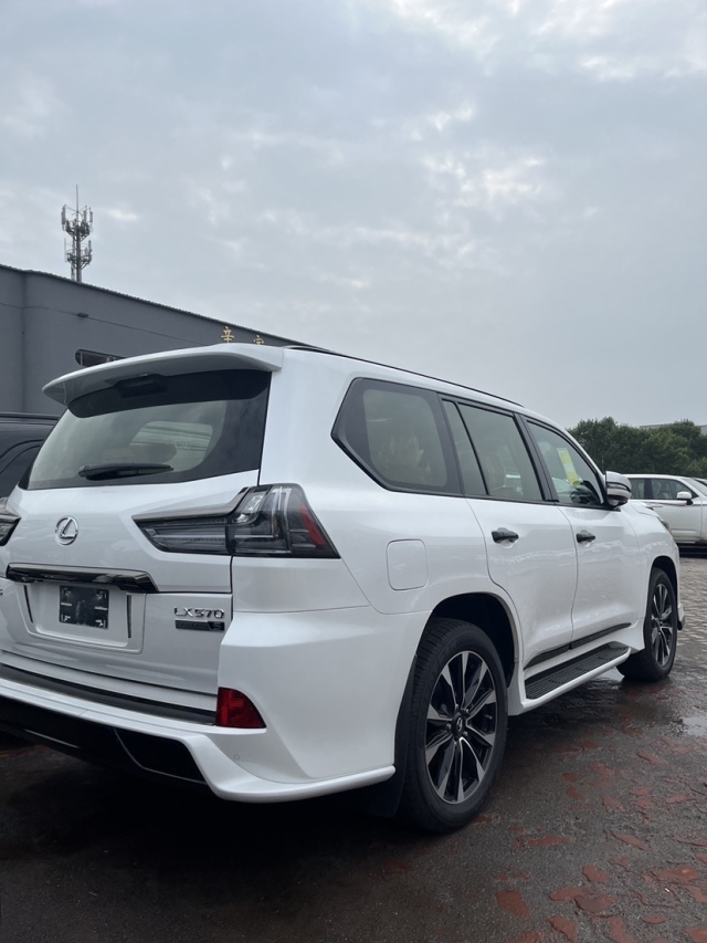 雷克萨斯LX570黑曜版图片