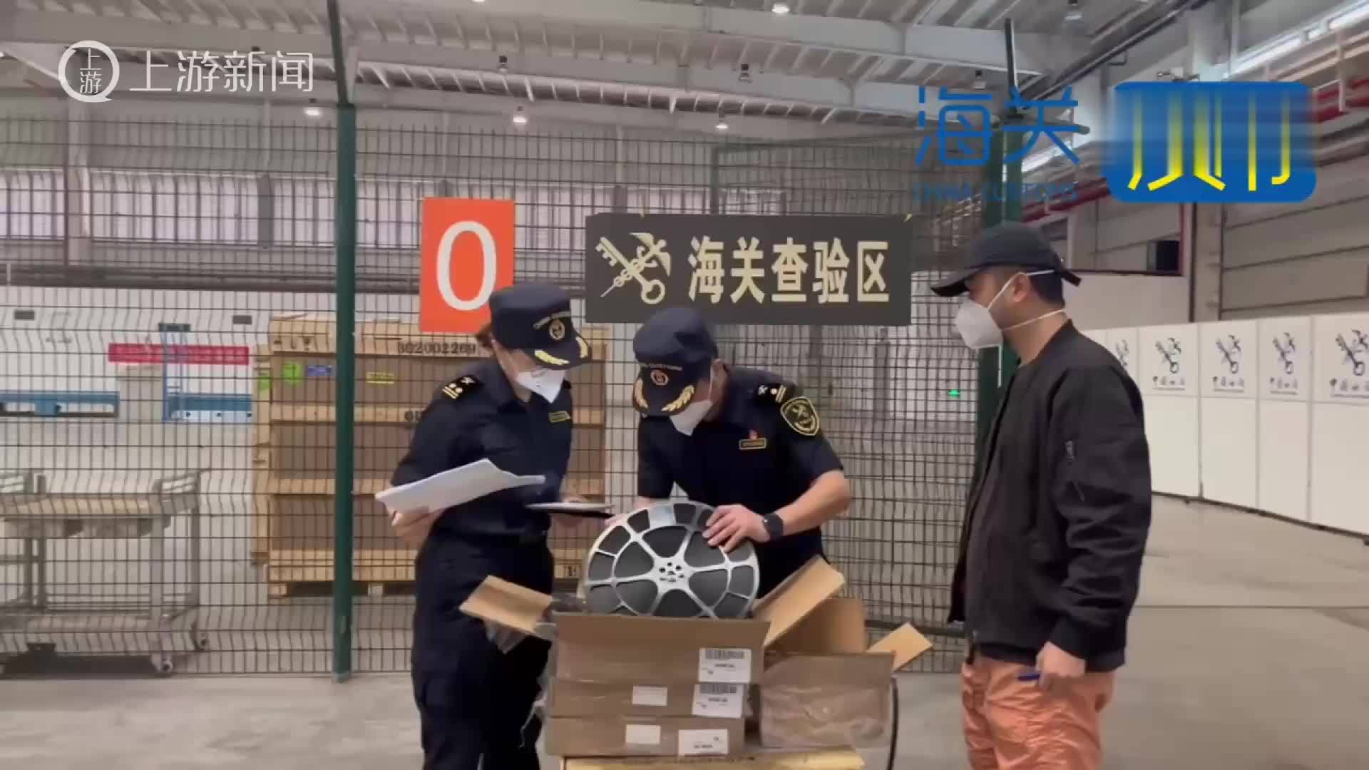 重庆江北机场海关查获大量非法入境电子“洋垃圾”