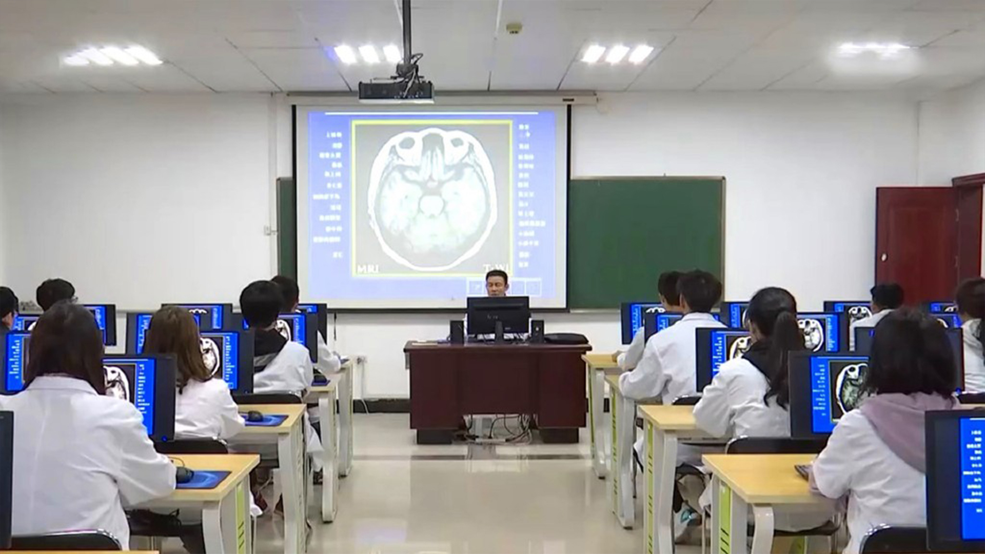 免费医学生欲付违约金读研被阻，卫健委：请信守承诺服务农村