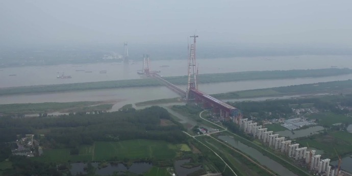 马鞍山公铁两用长江大桥Z3号墩主塔封顶