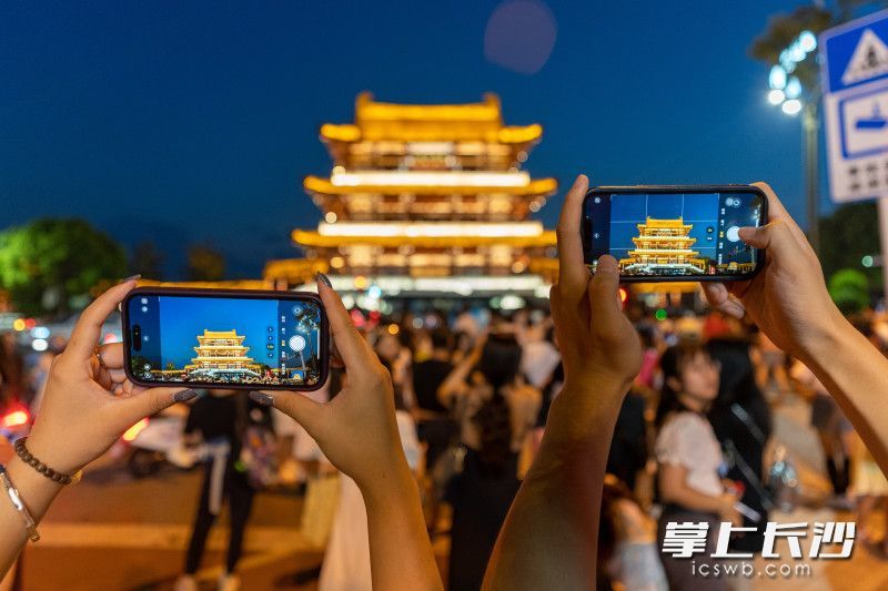 “外地游客自创长沙景点”又上新了！