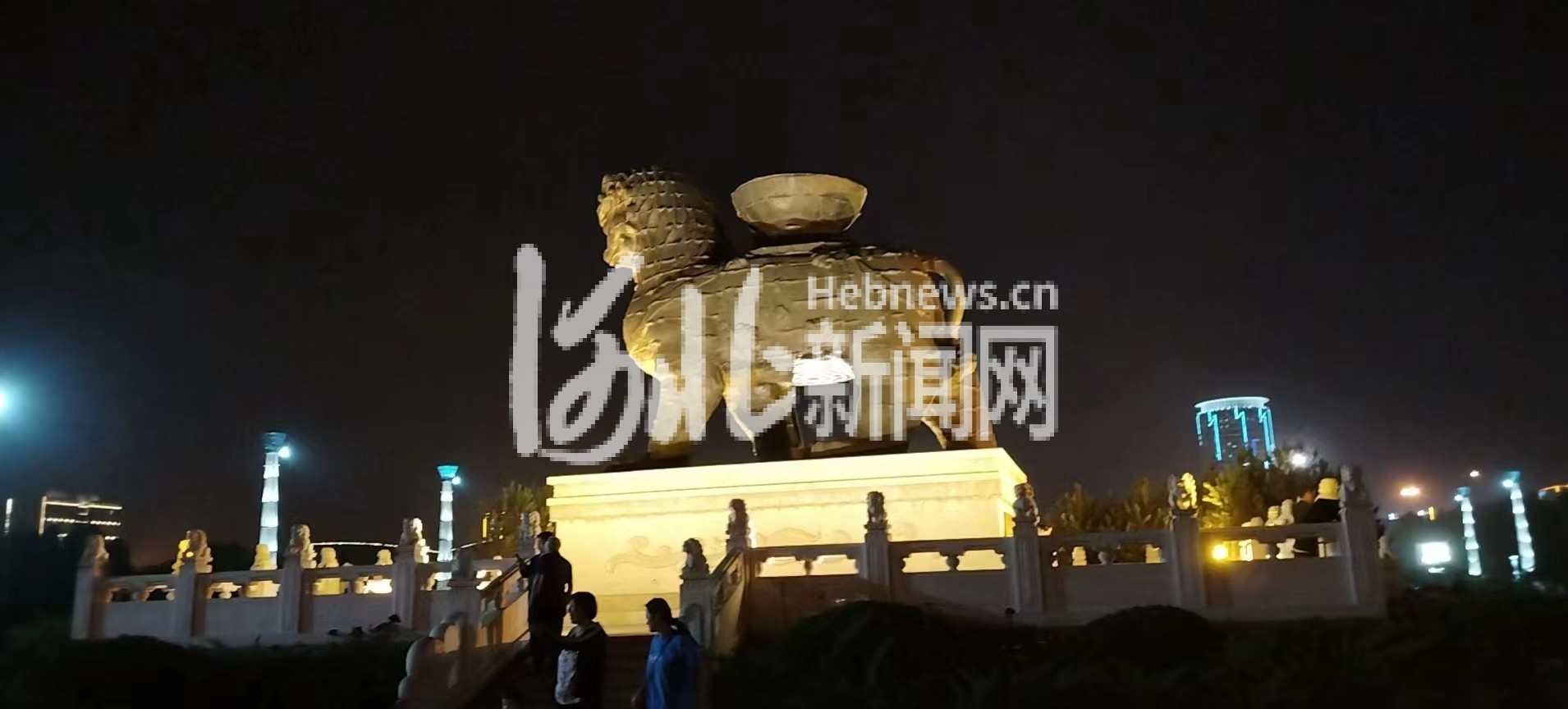 2023年5月，李若瑄父母拍摄于狮城公园。（受访者/供图）
