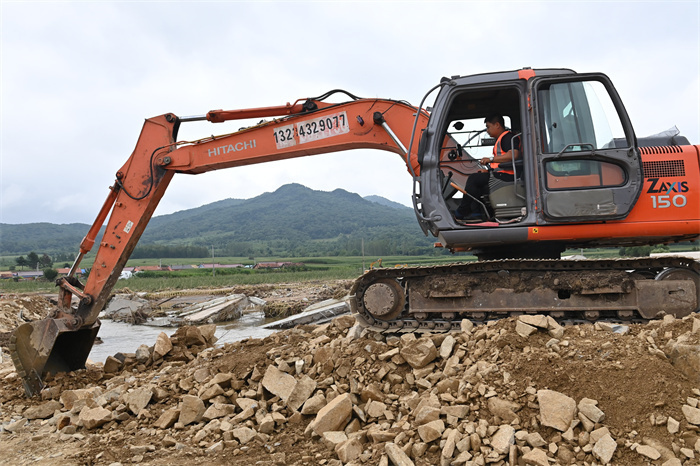 舒兰市水毁公路全部抢通