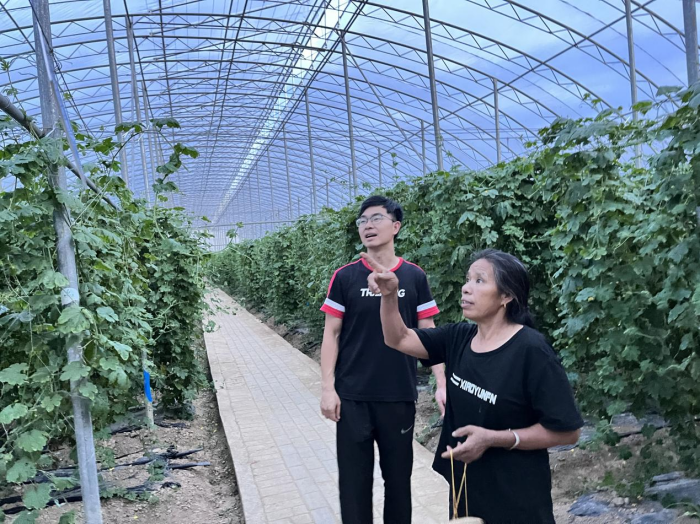 江西理工大学“稀土之光”团队助力富硒蔬菜产业发展