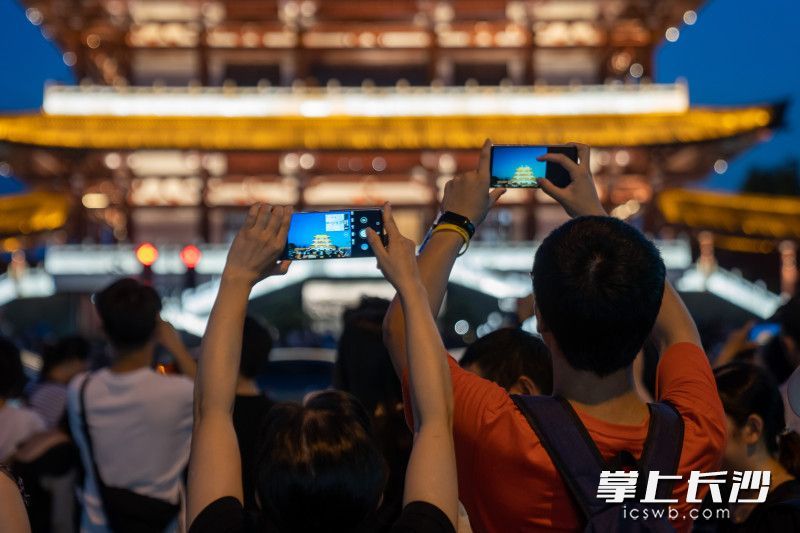 “外地游客自创长沙景点”又上新了！