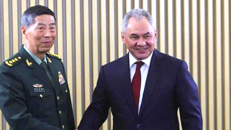 李尚福与俄国防部长绍伊古举行会谈