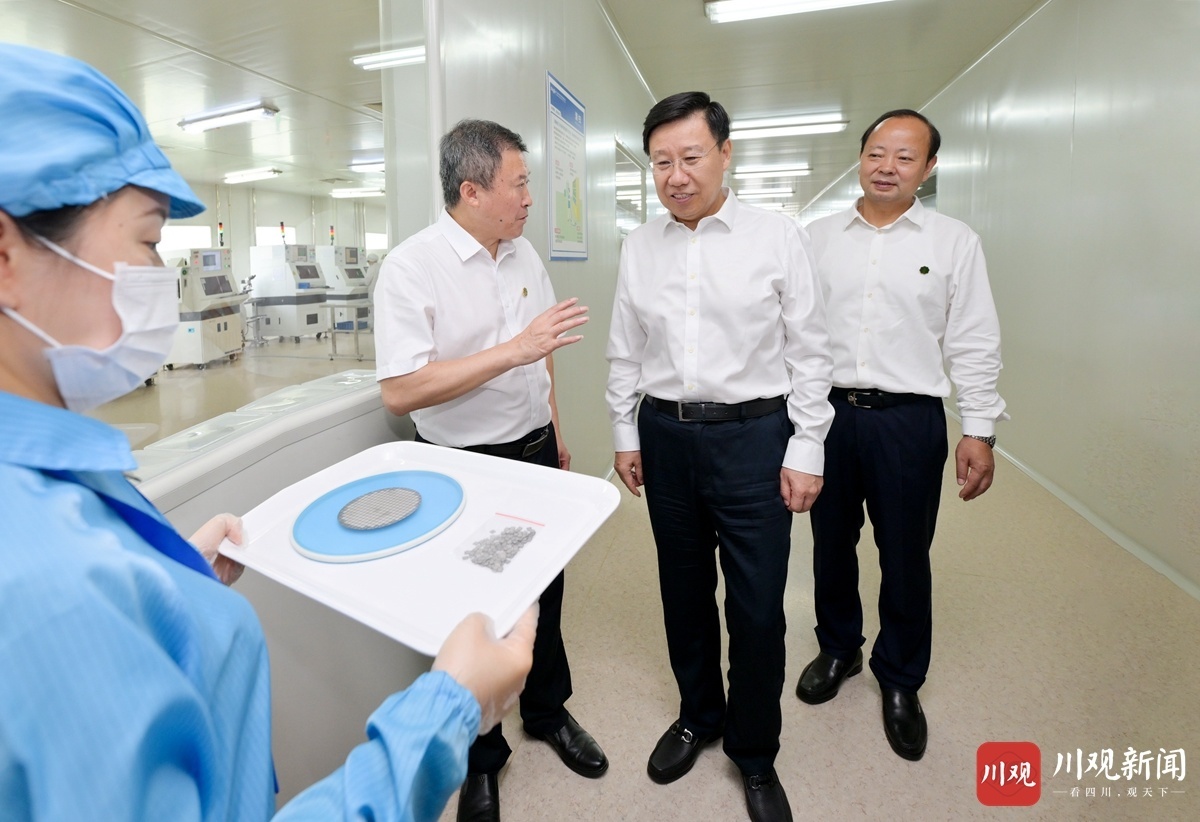 8月22日，省委书记王晓晖到位于乐山高新区的希尔电子公司调研，了解高新技术企业推进科技创新和科技成果转化，助推制造业高质量发展情况。