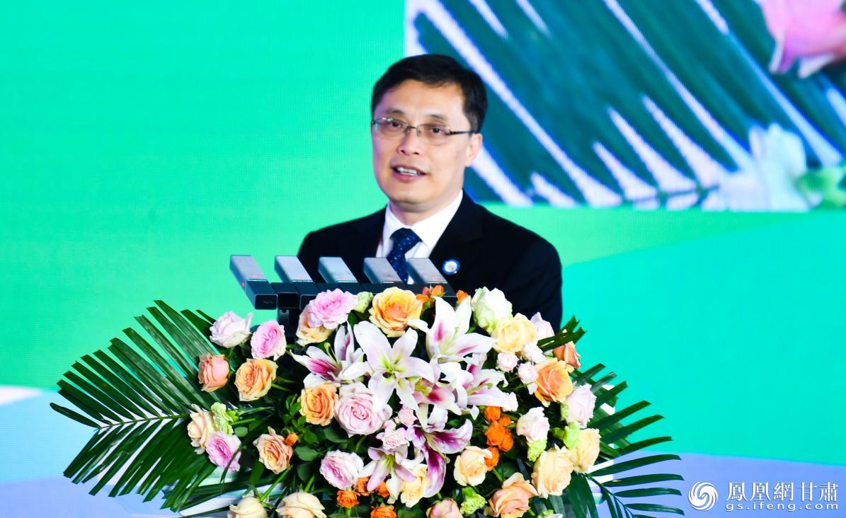 中国工程院院士、国家中医药管理局副局长黄璐琦建议,对中药材进行生态种植。
