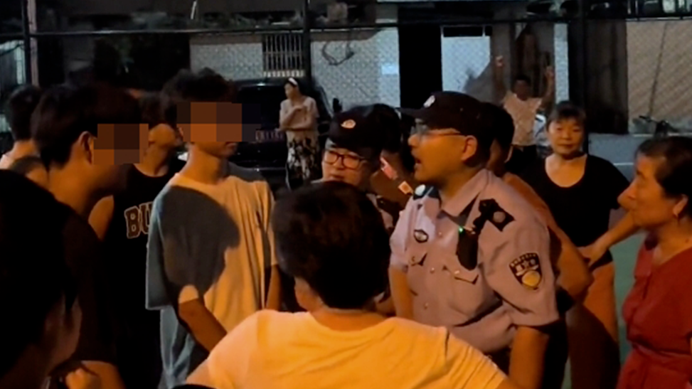 小伙们在村篮球场打球6小时与广场舞大妈起争执，警察：当地村民优先使用