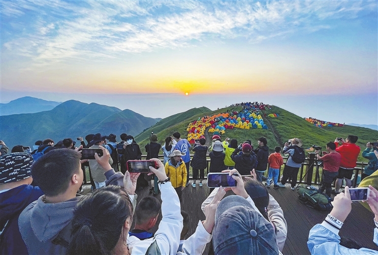 日出武功山（图）