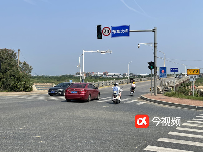 南昌蒋巷镇"人车混行"隐患大 居民:天天提心吊胆凤凰网江西_凤凰网