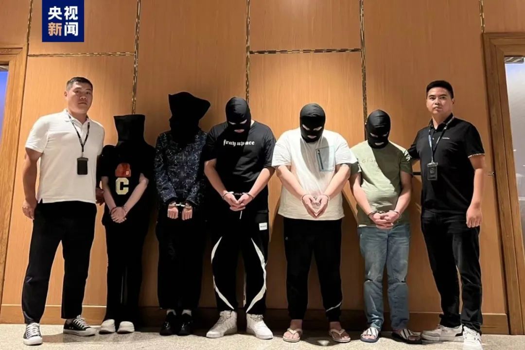 ▎跨境诈骗嫌犯被押送回国