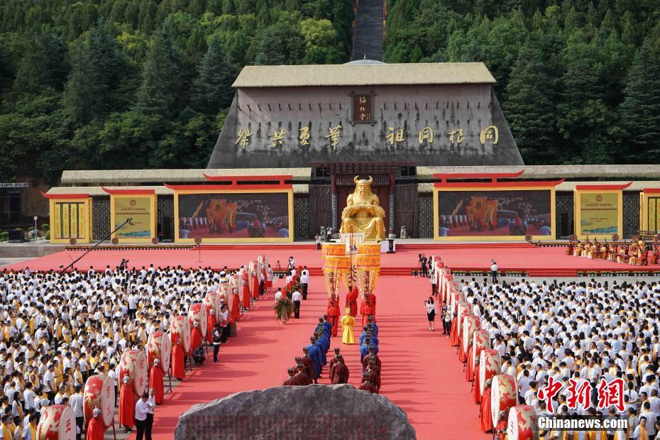 陕西宝鸡举行炎帝陵祭祀典礼 两岸同胞共拜先祖