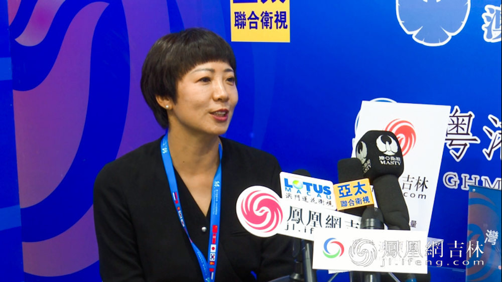 吉林省白山市商务局副局长刘彩秀接受采访。凤凰网吉林 席海波/图