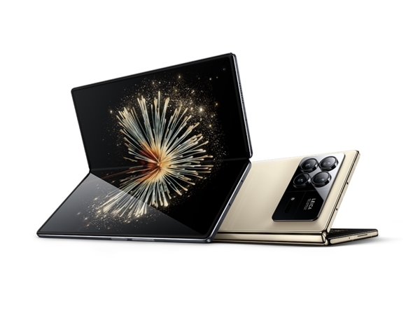 展现梦想的星辰大海小米mixfold3铁蛋2亮相南京金鹰湖海滨天地