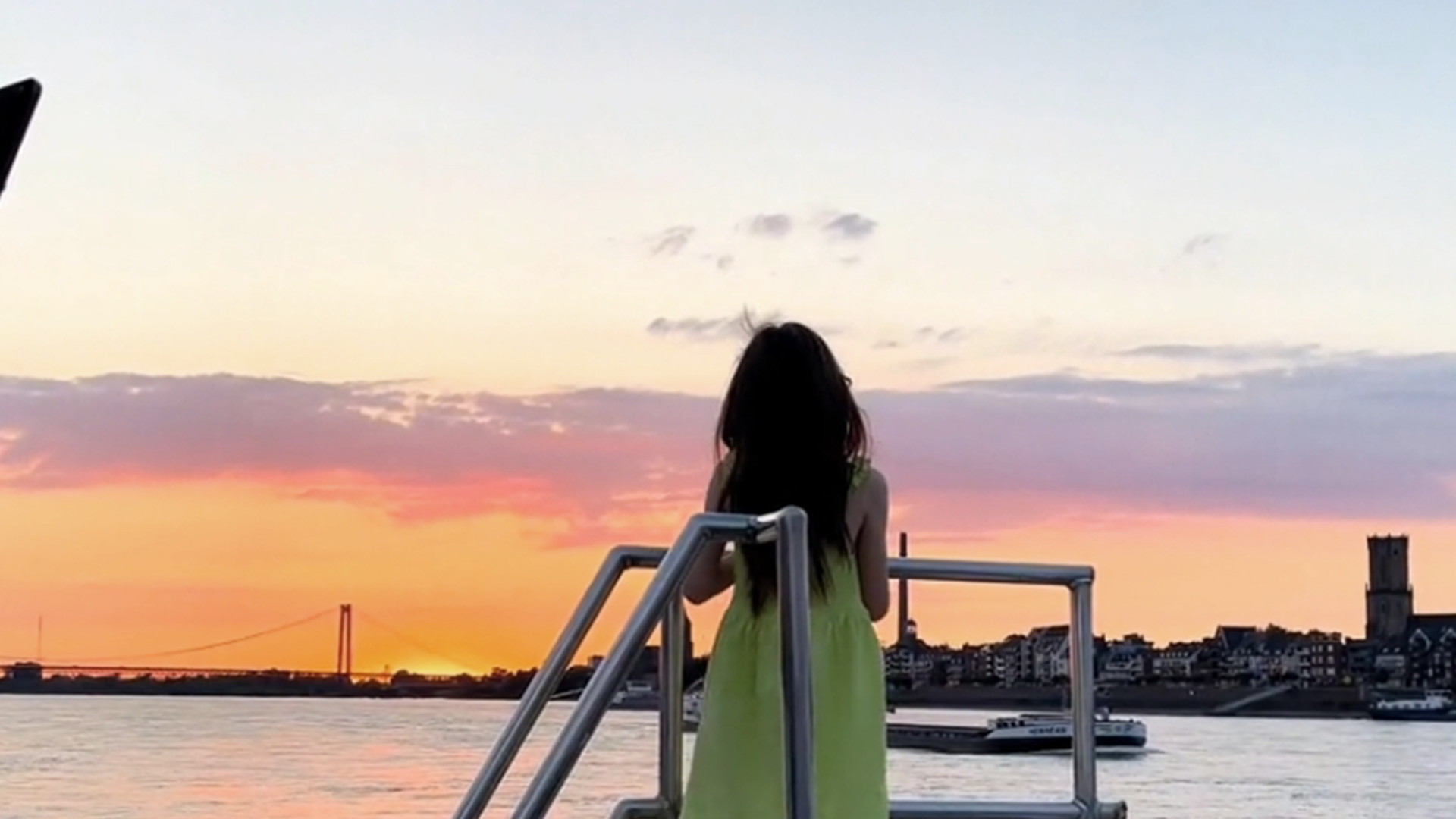 上一秒是莱茵河畔的混血小公主，下一秒狂飙山东话极限反差，网友：听口音莱茵河离咱山东不远